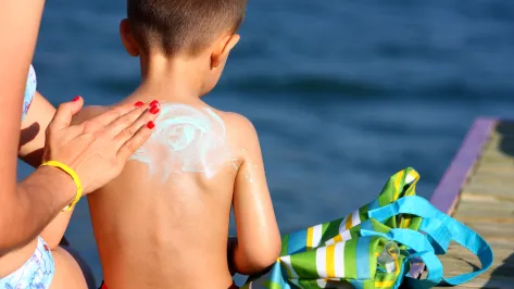 Sunscreen applying